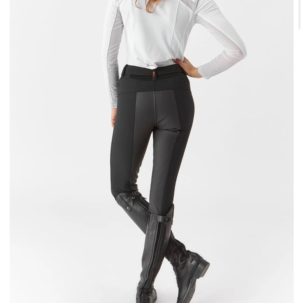 Worn once Women’s equestrian size small Kerrits Griptek ll full seated breeches